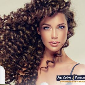 Perruquería Styl Colors mujer con cabello crespo