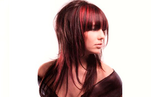 Perruquería Styl Colors mujer con el cabello pintado